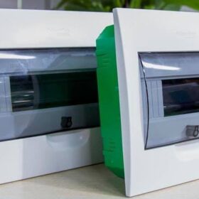 Tủ điện nhựa 12 đường Schneider