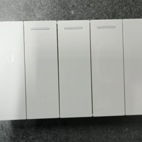 Mặt cho 3 thiết bị màu trắng AvatarOn A Schneider